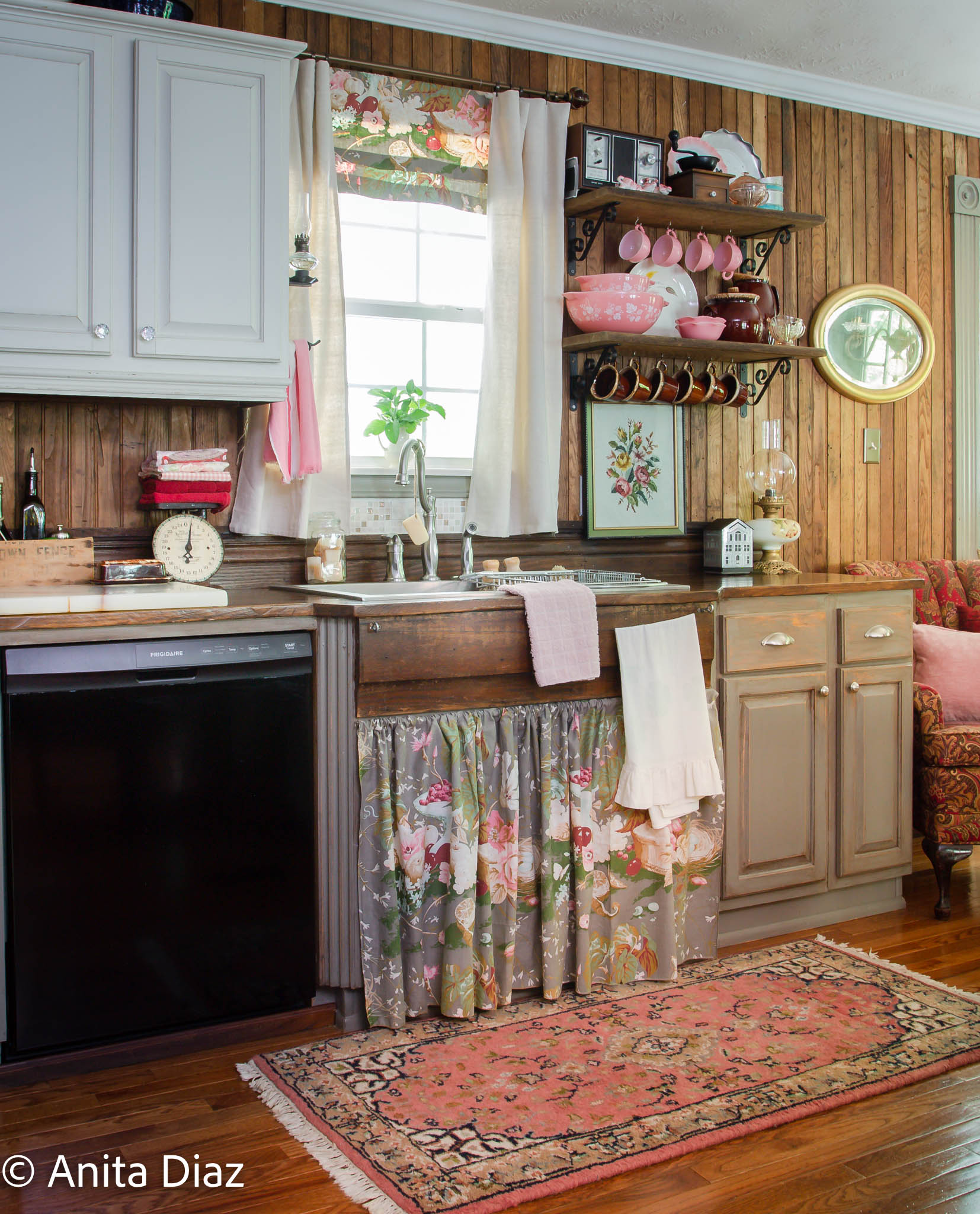 Decorating the summer kitchen - Whispering Pines Homestead