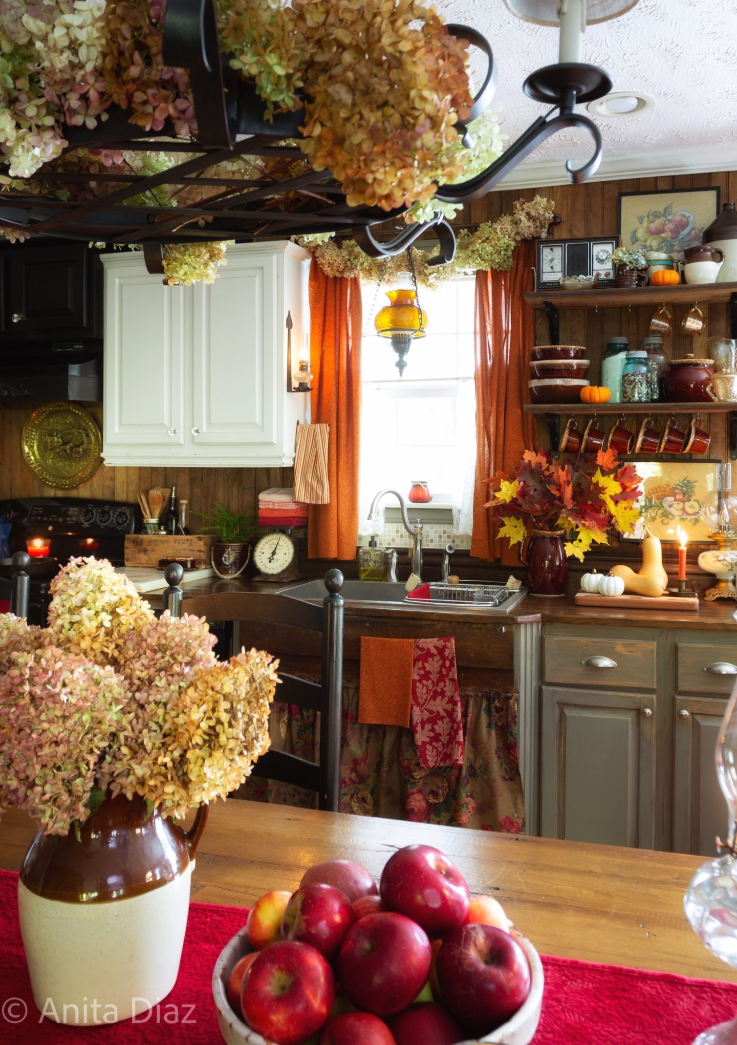 Cozy fall farmhouse kitchen