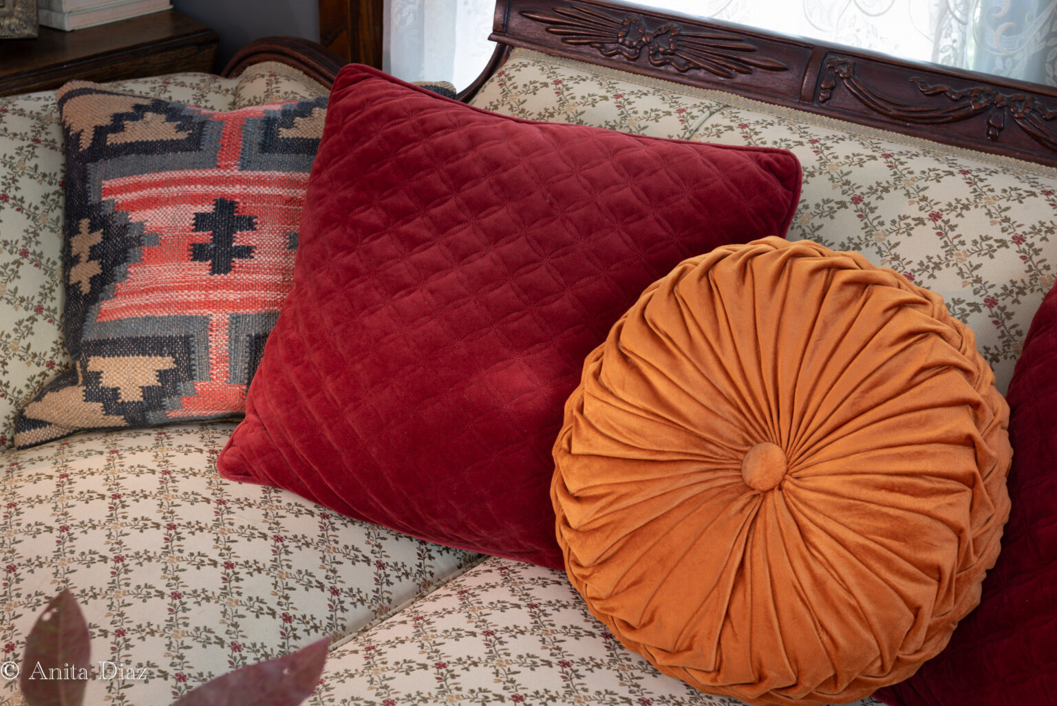 Cozy Fall Cottage - Whispering Pines Homestead