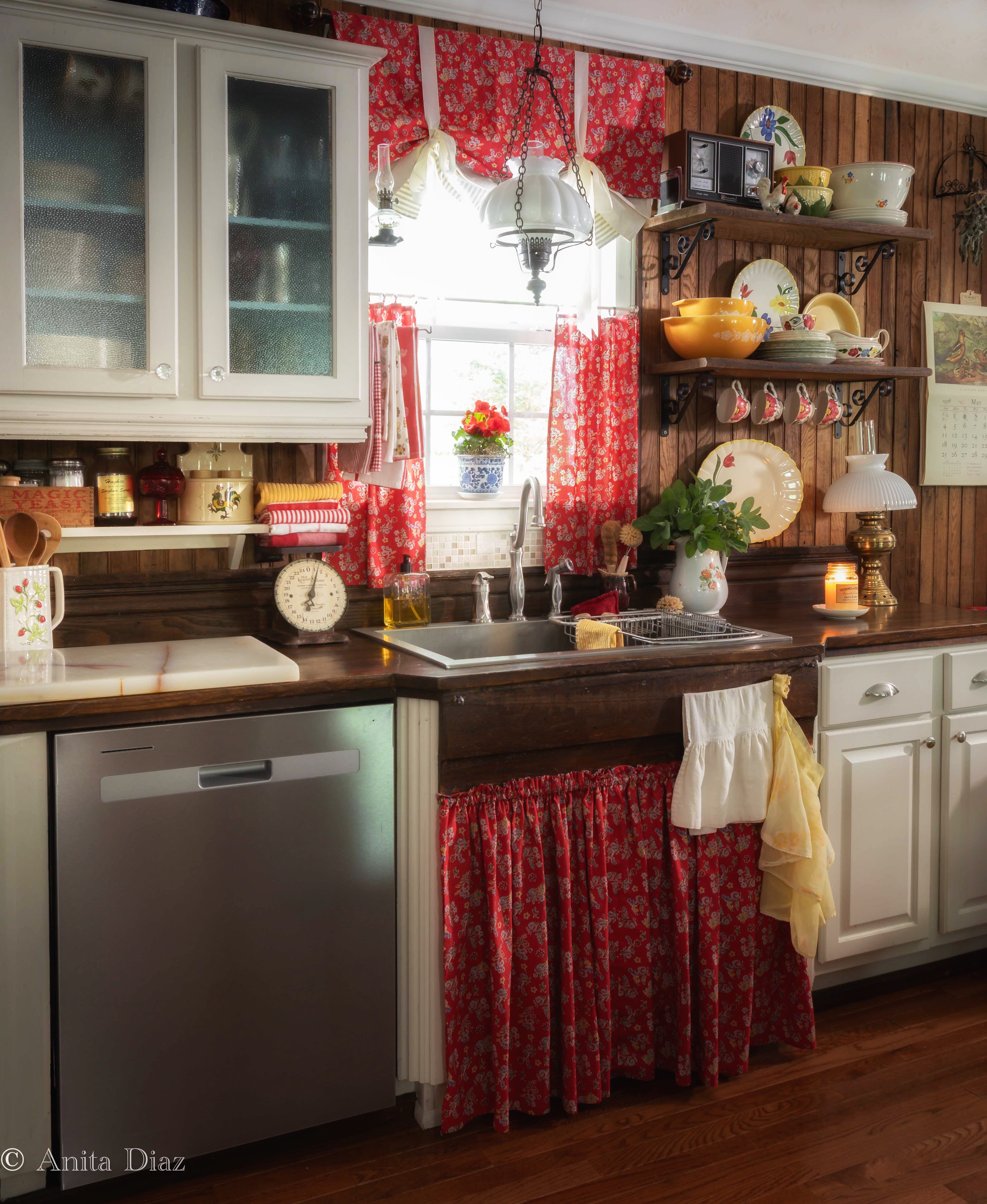 Cozy Farmhouse cottage kitchen
